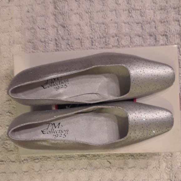 Shoes - Picture 2 of 4